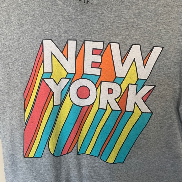 New York Graphic Crop Top  Women's in size x-small - Picture 2 of 4